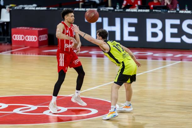 刚满18！阿森纳盘点恩瓦内里6项纪录：队史18岁前攻入进球最多.