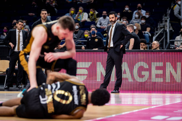 [图]足协杯-奇塔迪尼双响奥斯卡点射 海港3-2申花.