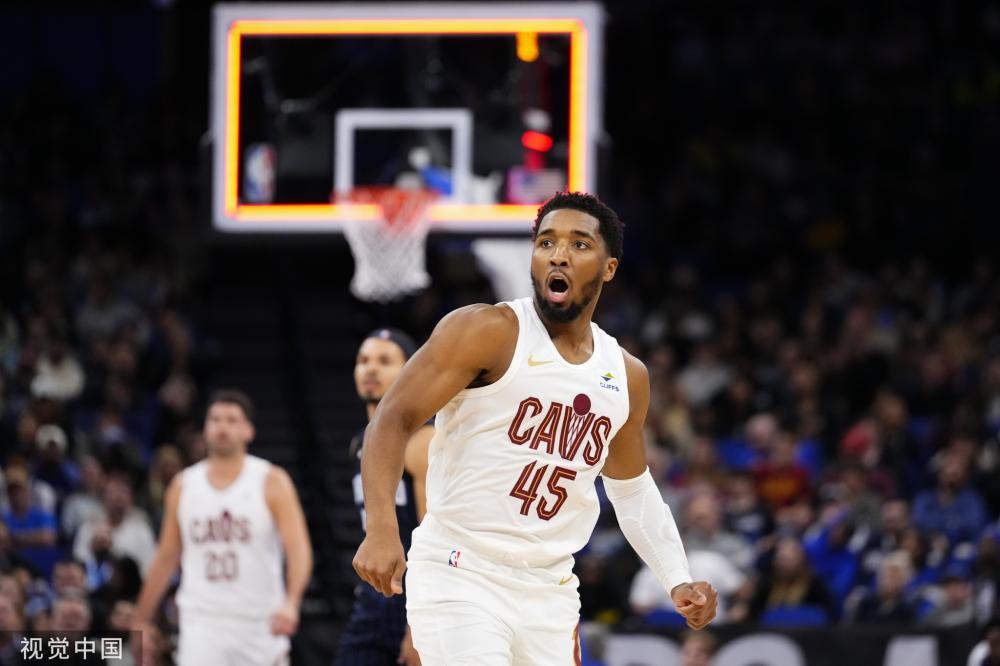 76人NBA虽胜马刺 主将恩比德怒呛裁判遭驱逐.