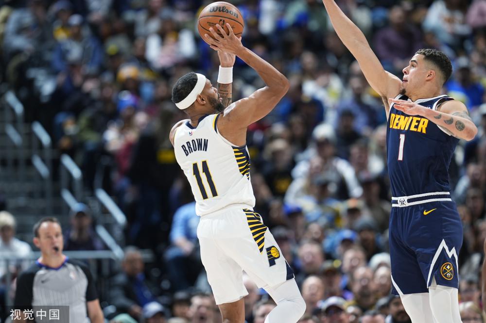 体育离队风波后 梅西首次现身巴萨基地